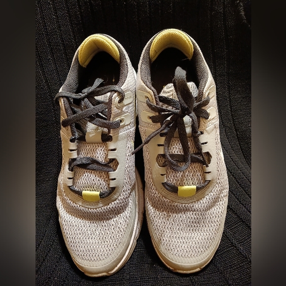 Men's Nike Shoes - Picture 3 of 4